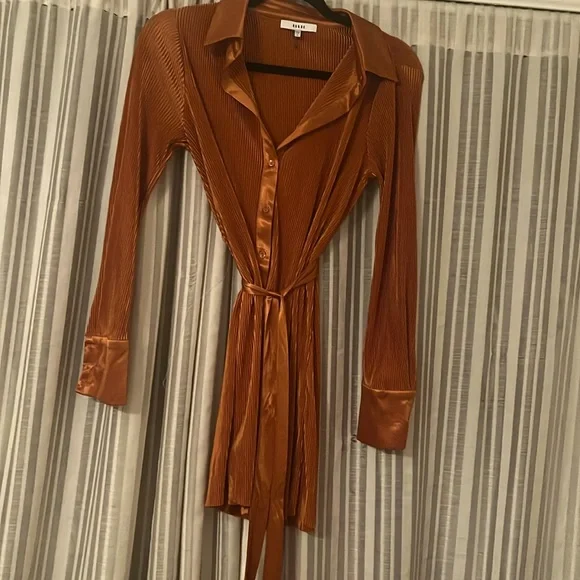 Women’s RO & DE Rust SUper Cute Mini Dress, or Long Shirt. Satin Cuffs. Small. - Picture 1 of 5